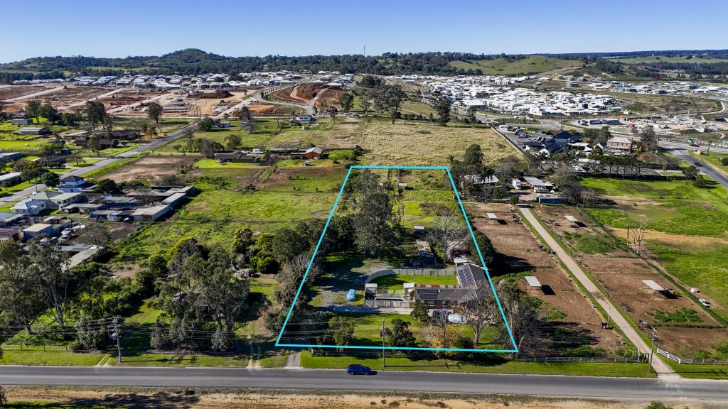 22 Racecourse Ave, Menangle Park, NSW 2563
