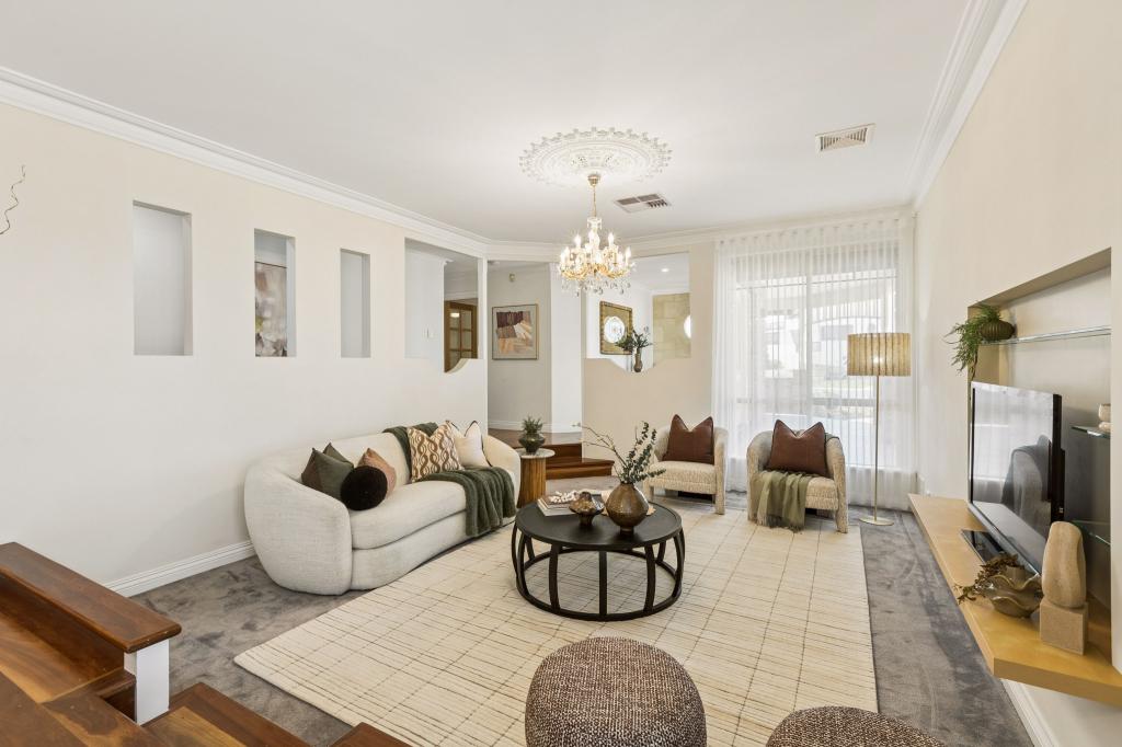8 BANTRY CT, KALLAROO, WA 6025
