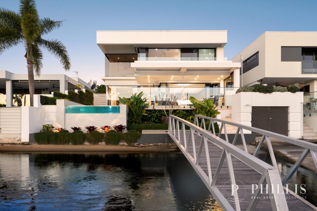 52 THE PROMENADE, ISLE OF CAPRI, QLD 4217