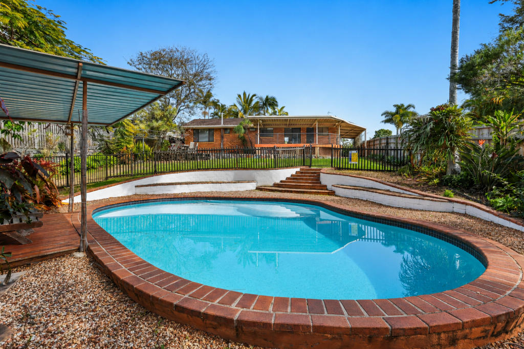 17 MUREV WAY, CARRARA, QLD 4211