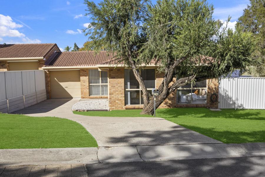 2/9 Mcdougall Cl, Silkstone, QLD 4304