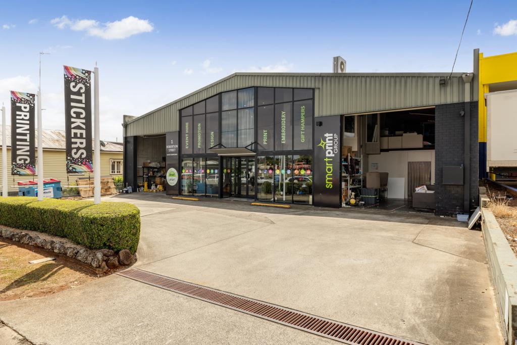 1 Robertson St, South Toowoomba, QLD 4350