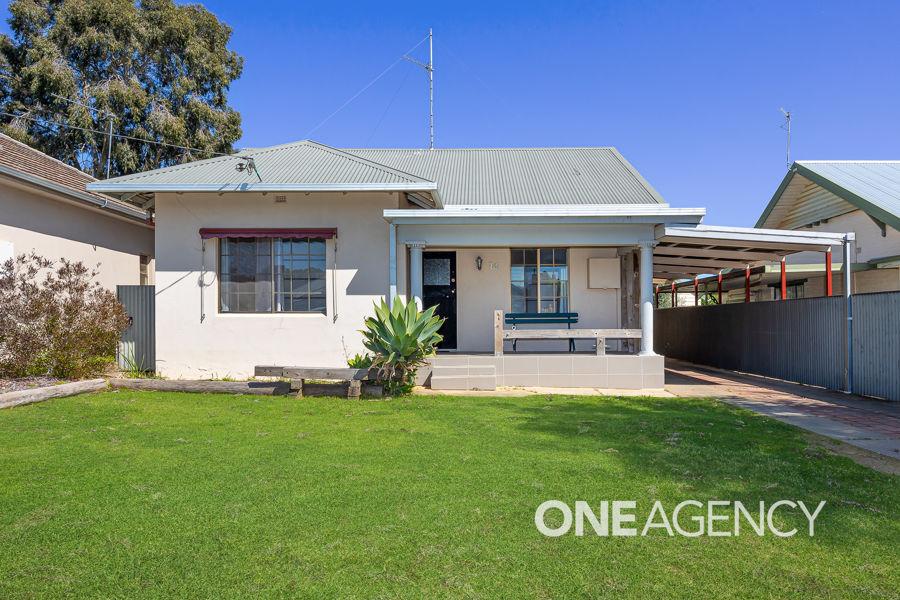 14 Norman St, Turvey Park, NSW 2650