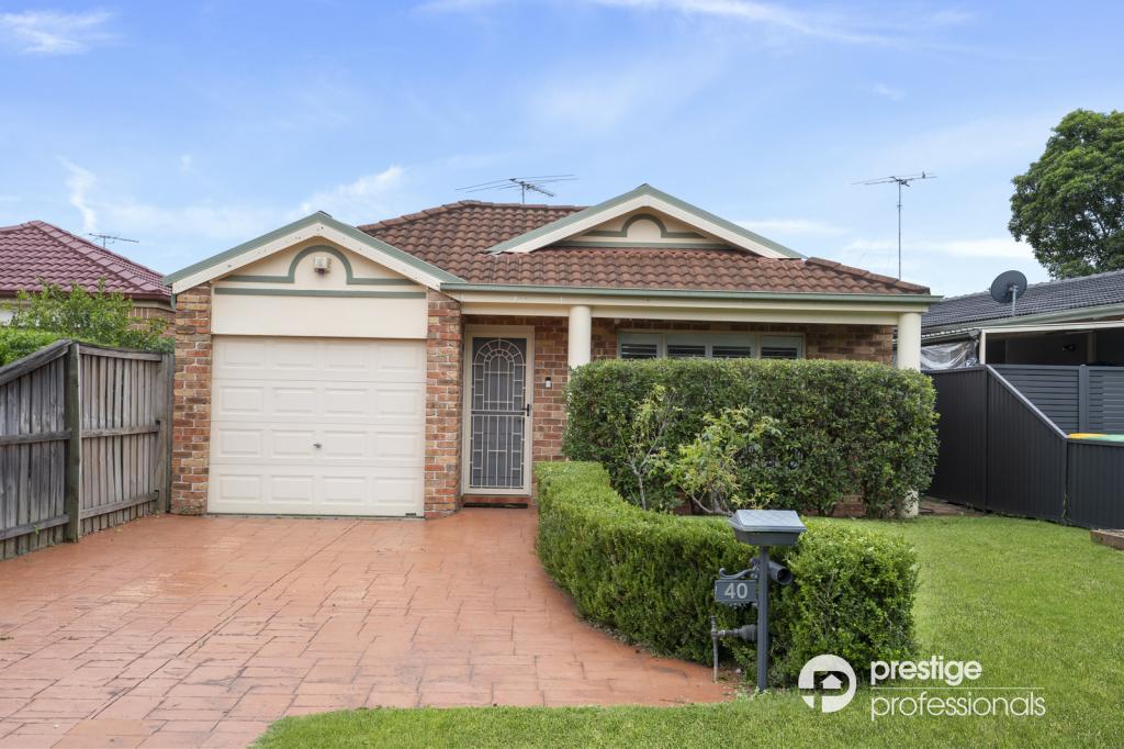 40 Anzac Mews, Wattle Grove, NSW 2173