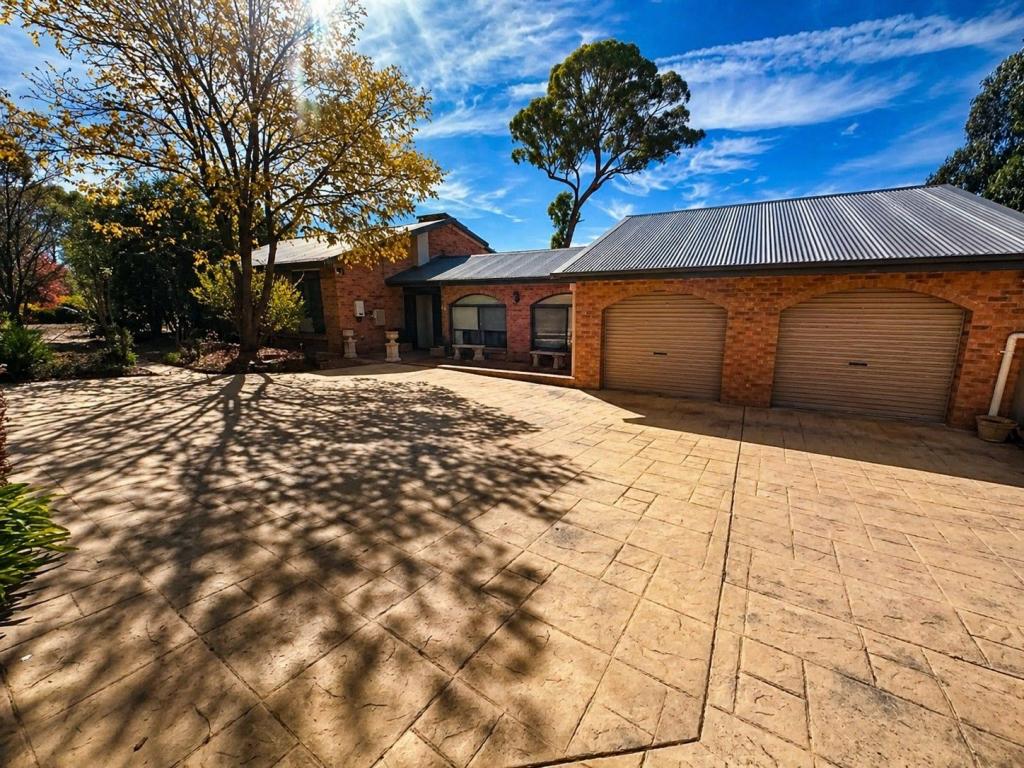 2 Don Peters Place, Clifton Grove Via, Orange, NSW 2800