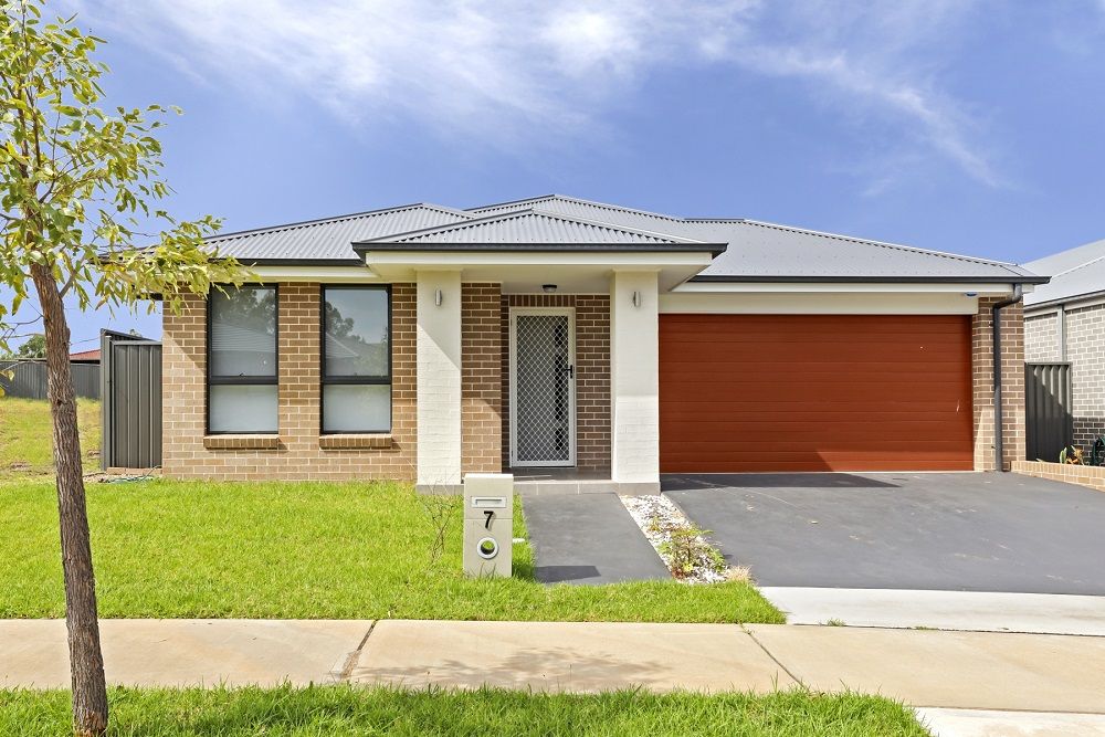 7 Epaulet Cct, Jordan Springs, NSW 2747