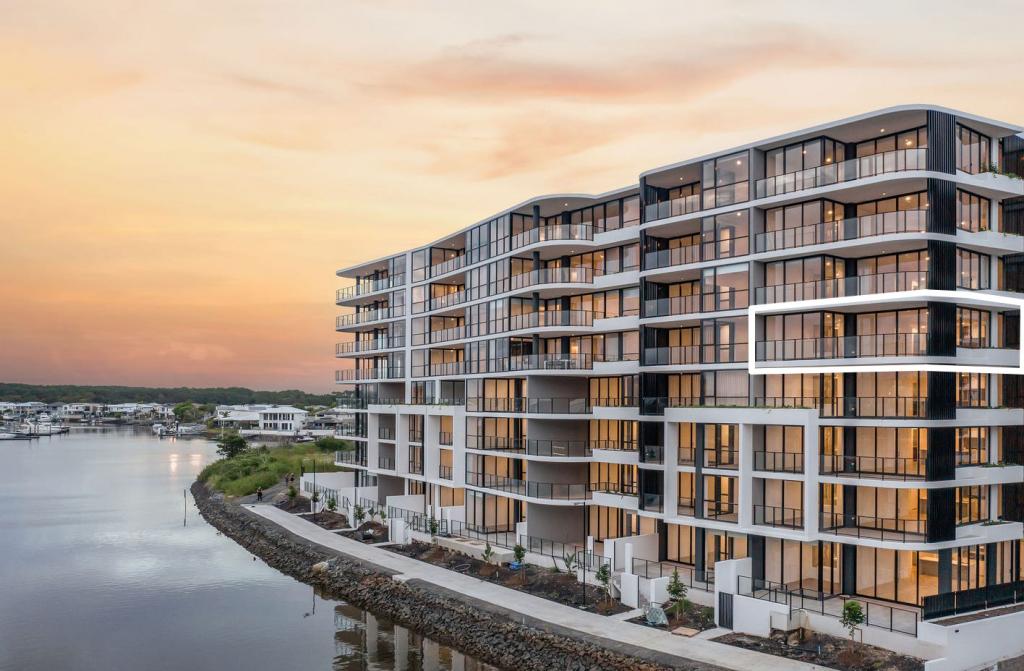 1505/10 SICKLE AVE, HOPE ISLAND, QLD 4212