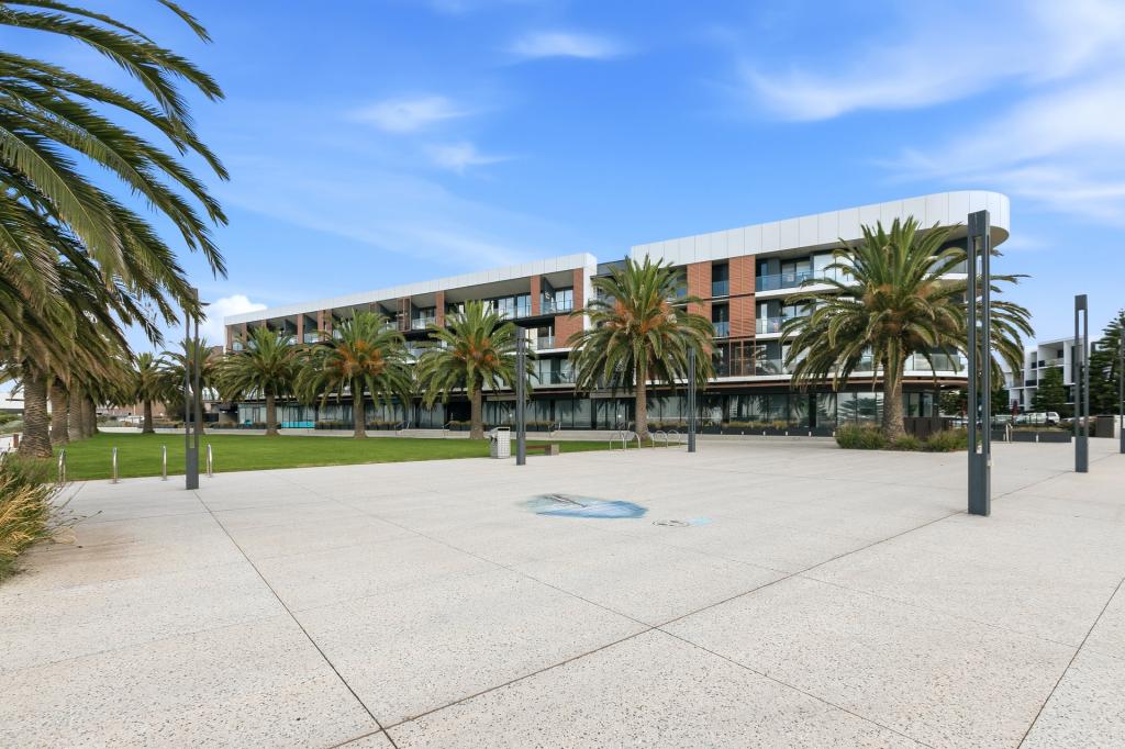 114/50 Catamaran Dr, Werribee South, VIC 3030