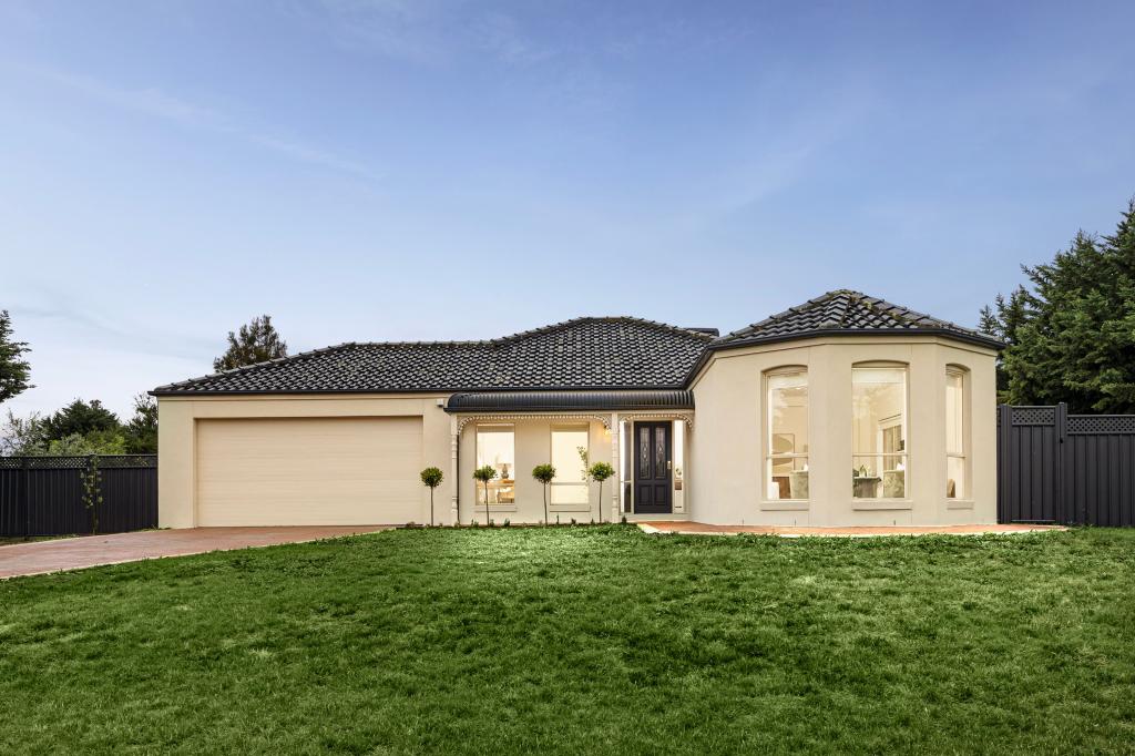 13 THE VILLAGE GRN, SUNBURY, VIC 3429