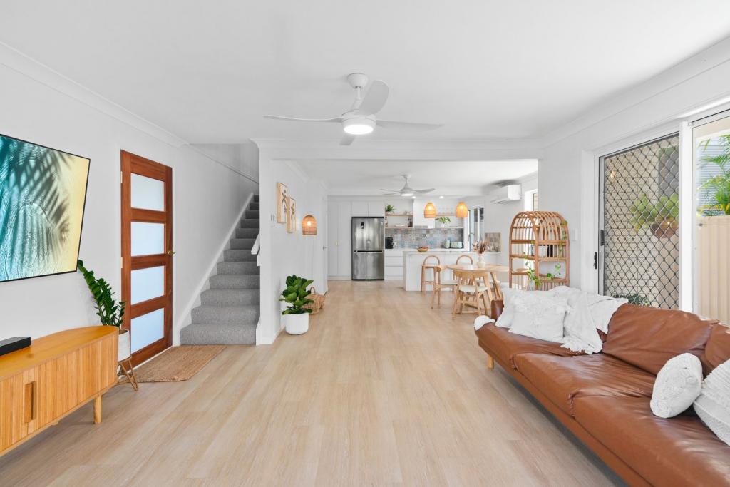 2/14 Twenty Third Ave, Palm Beach, QLD 4221