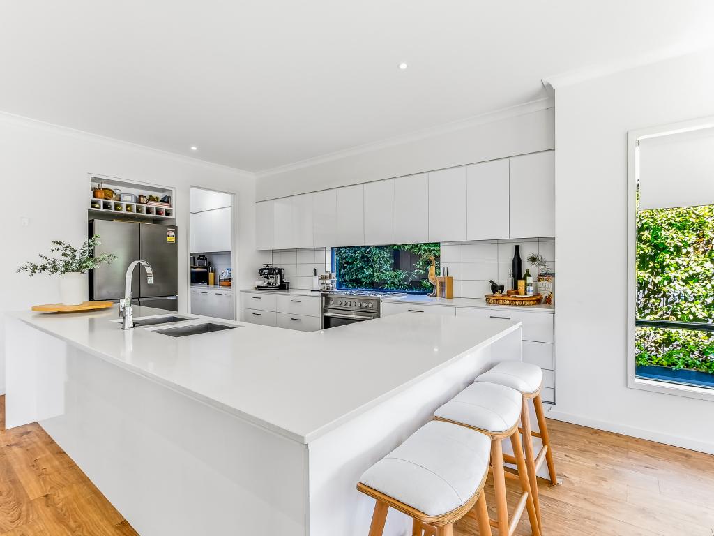 4 Woorawa Dr, Doreen, VIC 3754