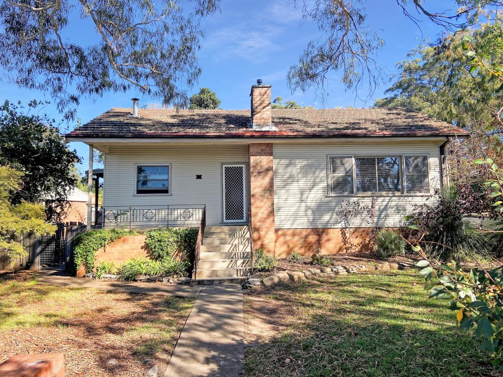 1 Evans Pde, Lapstone, NSW 2773