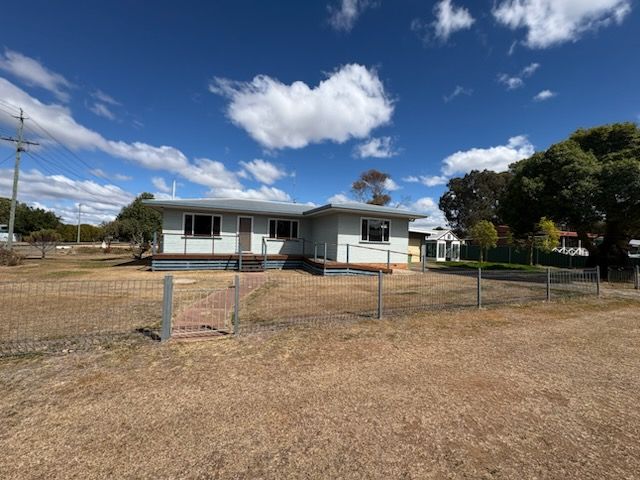 10 West St, Oakey, QLD 4401