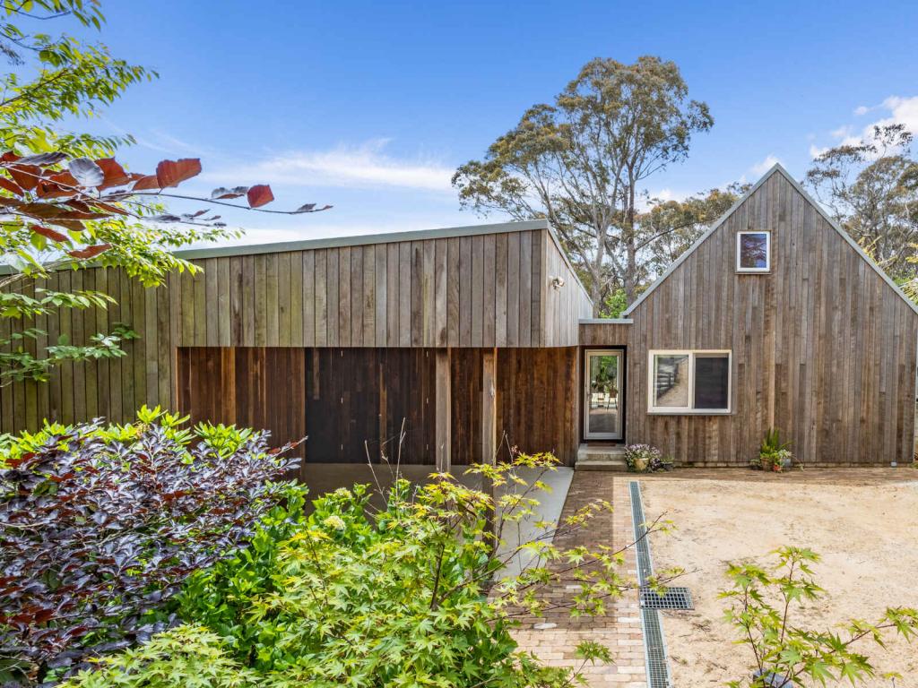 24 Cleopatra St, Blackheath, NSW 2785