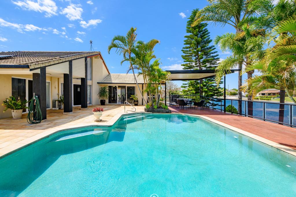 18 Villa Ct, Broadbeach Waters, QLD 4218