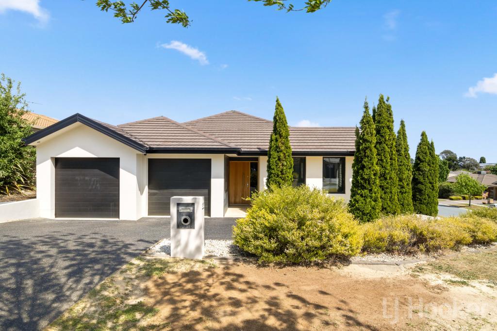 22 Donoghoe Cres, Queanbeyan East, NSW 2620