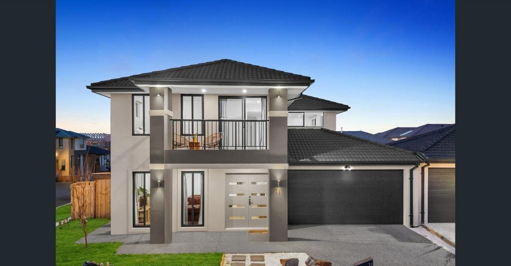 11 Chimay St, Clyde North, VIC 3978