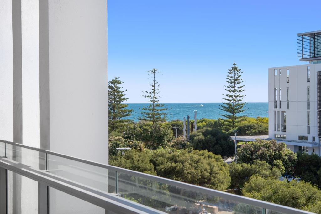 306/15 Freeman Loop, North Fremantle, WA 6159