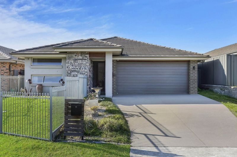 27 Oakmont Pl, Woongarrah, NSW 2259