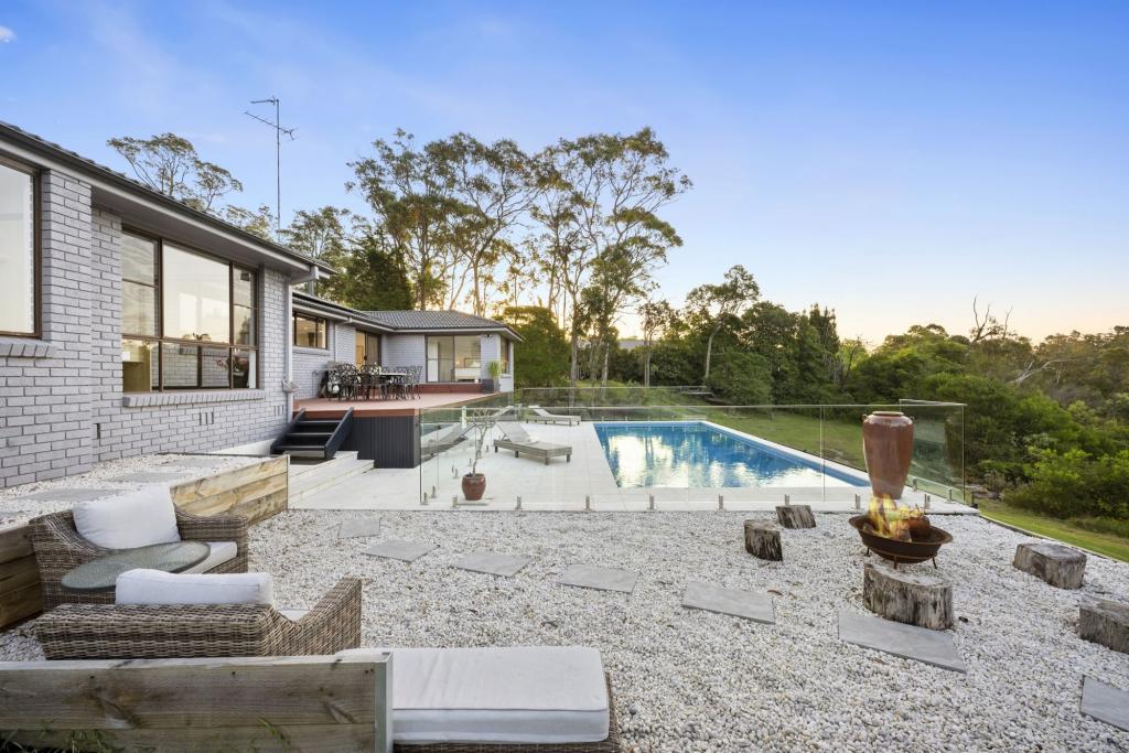 4 Elaine Pl, Middle Dural, NSW 2158