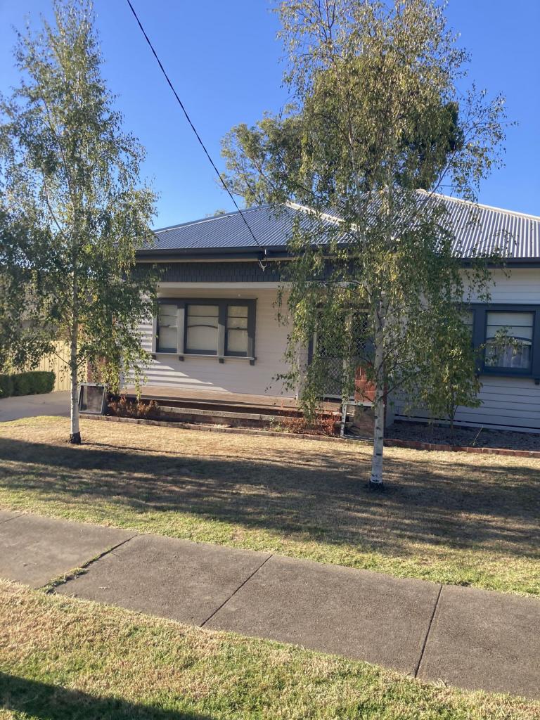 2 Roscoe Ave, Hamilton, VIC 3300