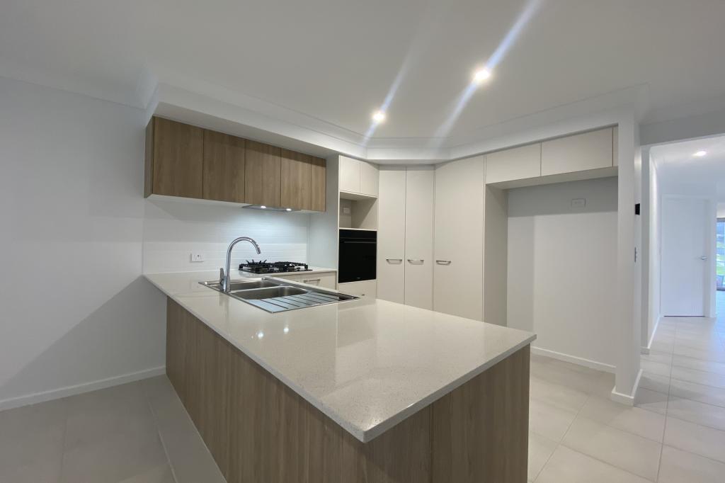 18 Davis Cres, Caerleon, NSW 2850