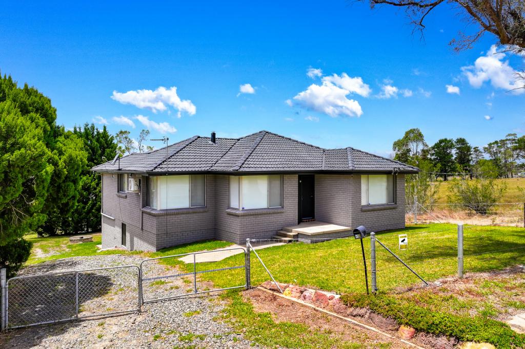 450 Montpelier Dr, The Oaks, NSW 2570