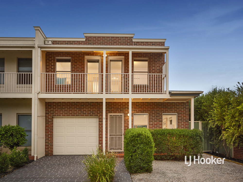 1/14 Mickleton Gr, Point Cook, VIC 3030