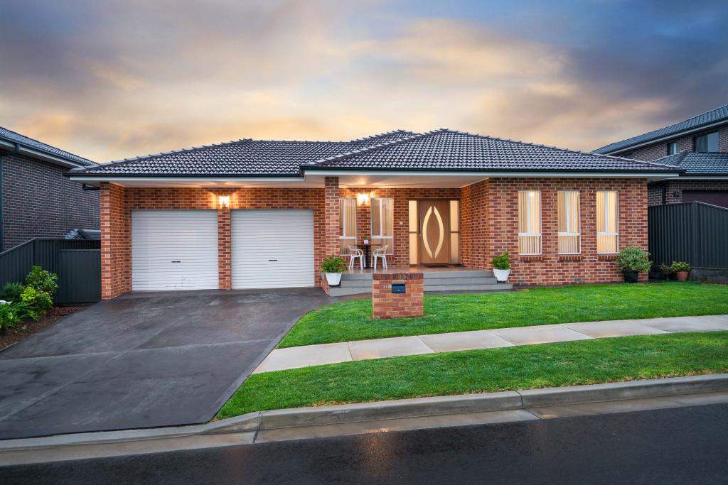 71 DONOVAN BVD, GREGORY HILLS, NSW 2557
