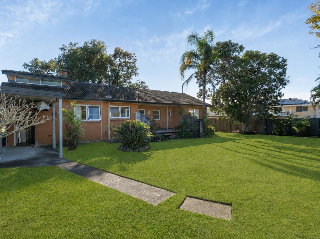 18 Armstrong St, Clontarf, QLD 4019