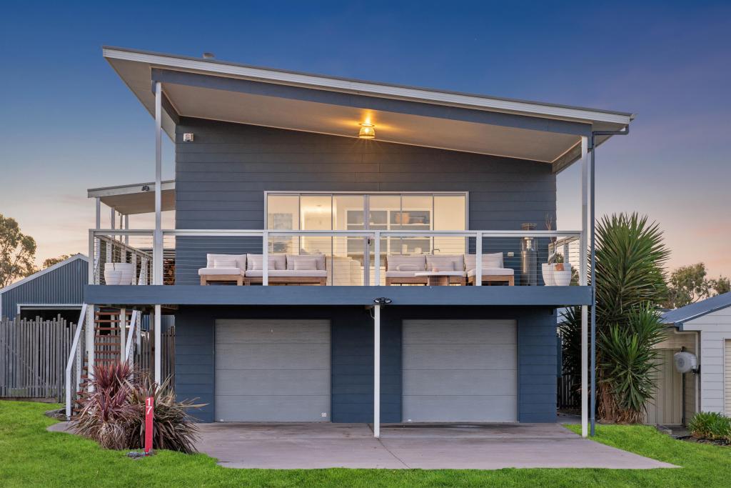 17 Lake Rd, Milang, SA 5256