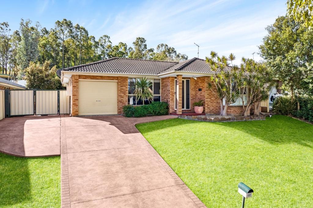 22 Downes Cres, Currans Hill, NSW 2567