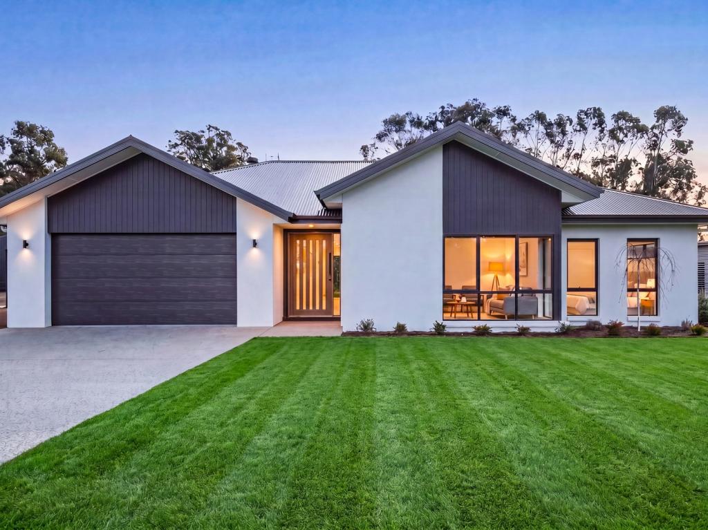 15 Stockmans Dr, Mansfield, VIC 3722