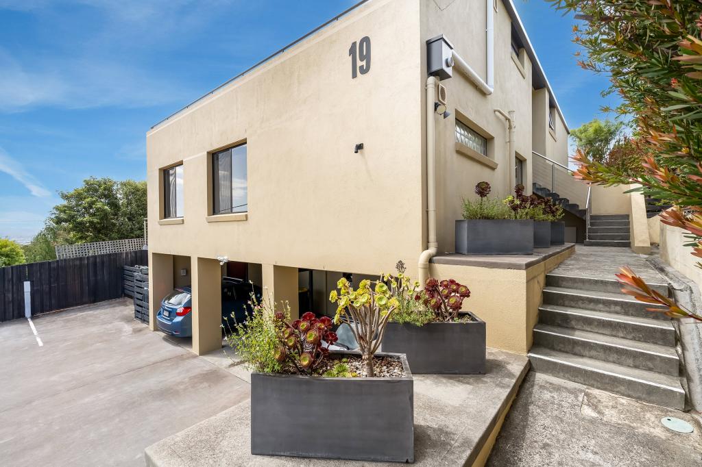 2/19 Whelan Cres, West Hobart, TAS 7000