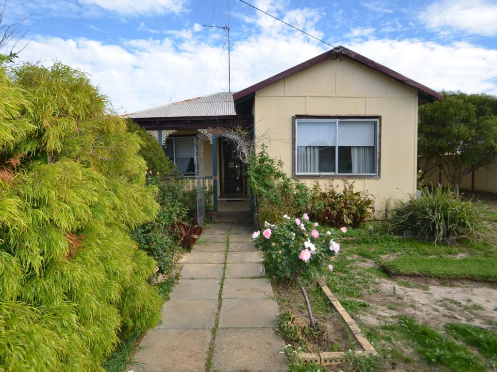 33 THIRD ST, HARVEY, WA 6220