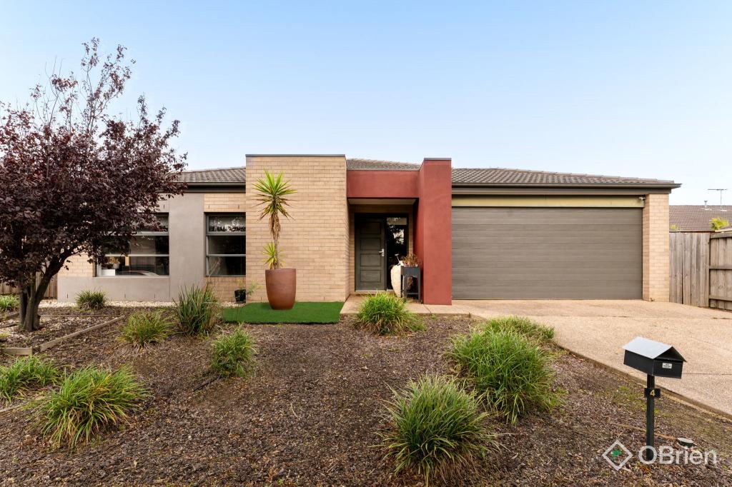 4 BERNLY BVD, BERWICK, VIC 3806