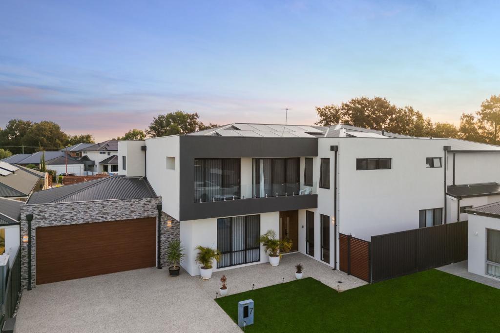 7 Spotless Cl, Canning Vale, WA 6155