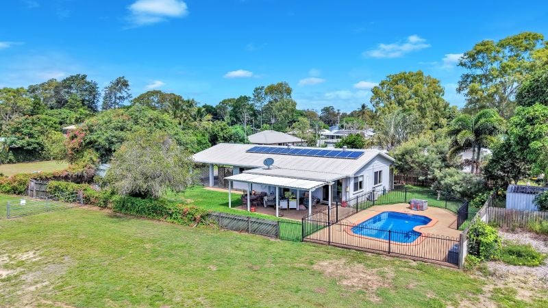 11 Moore Park Rd, Moore Park Beach, QLD 4670