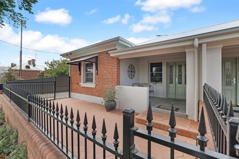 242 Rankin St, Bathurst, NSW 2795