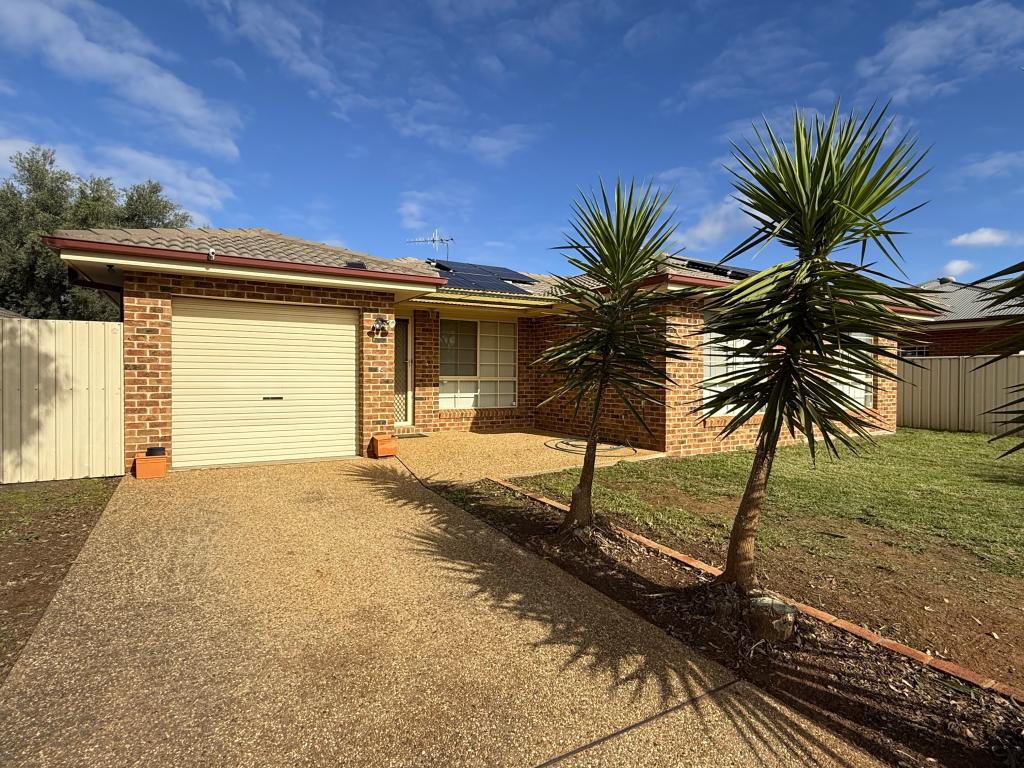 4 Evanside Pde, Griffith, NSW 2680