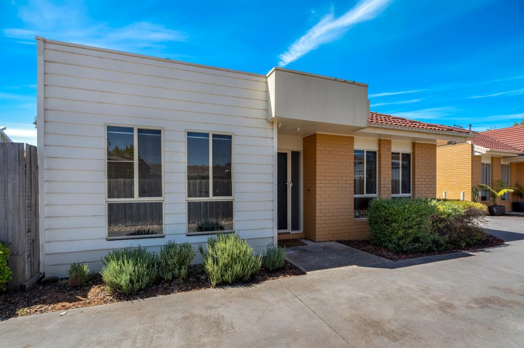 2/5 Ligar St, Sunbury, VIC 3429