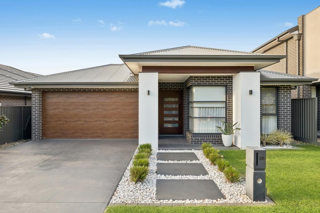 25 NEILSON ST, ORAN PARK, NSW 2570