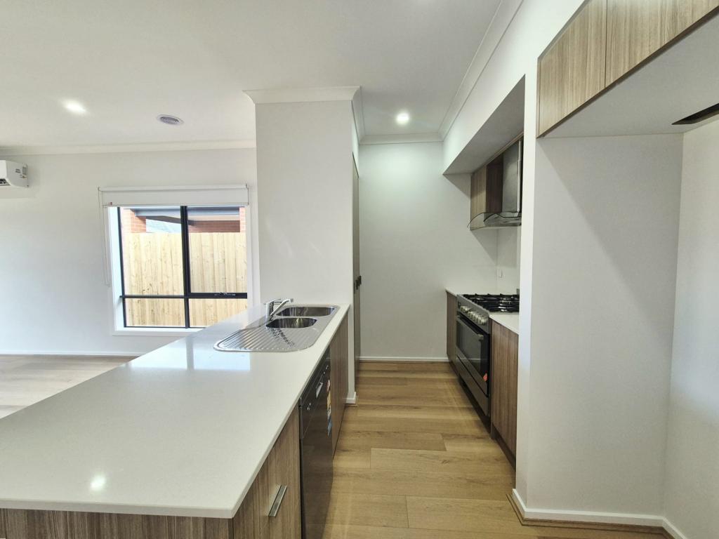 79 Hanover Cct, Melton South, VIC 3338