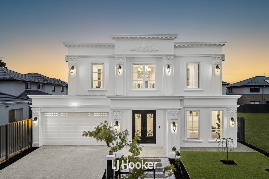 32 ATRANI AVE, BERWICK, VIC 3806