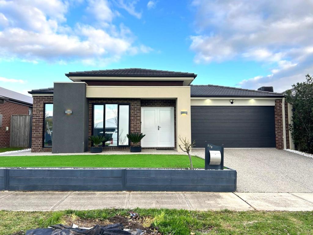 272 Heather Gr, Clyde North, VIC 3978