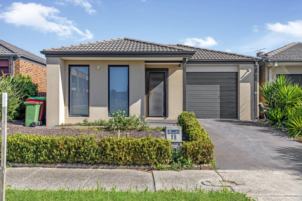11 Rhinelander Cl, Clyde North, VIC 3978