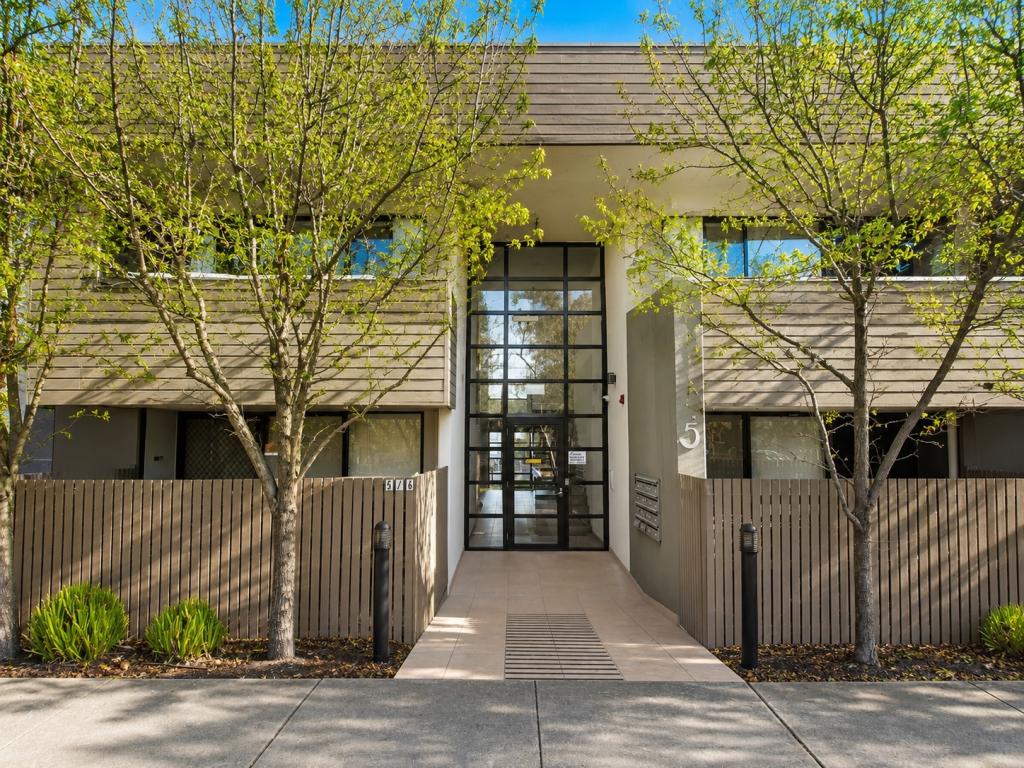 2/6 Crefden St, Maidstone, VIC 3012