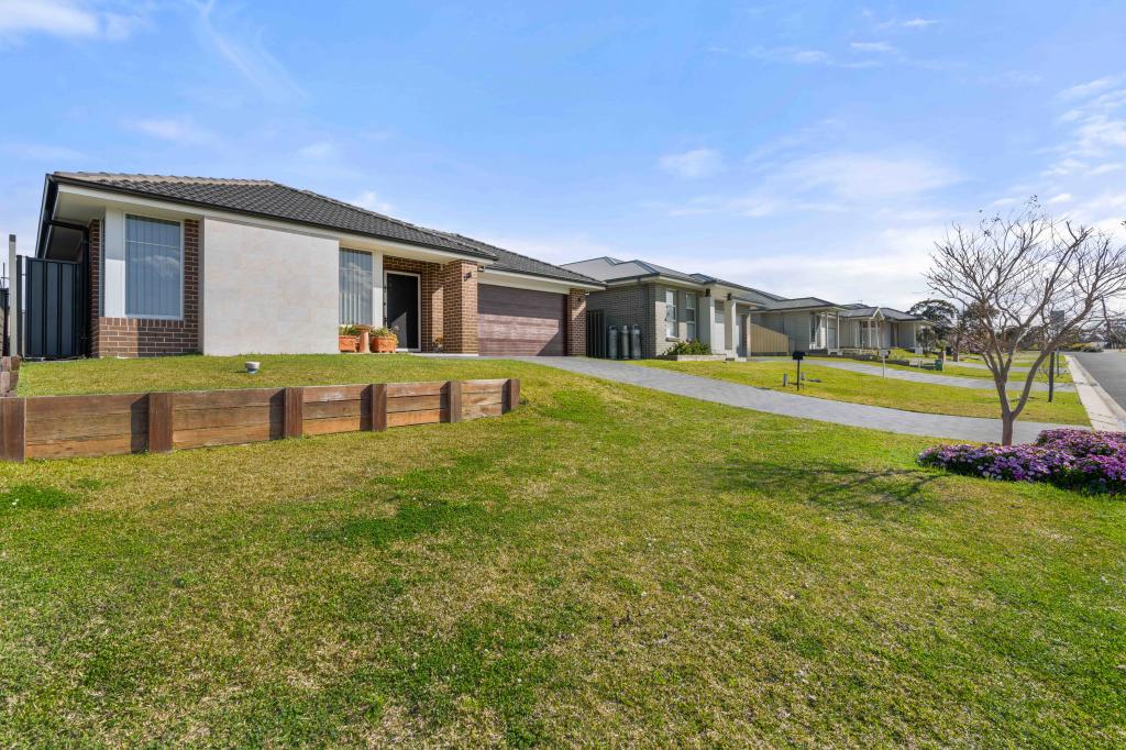18 TAHNEE ST, SANCTUARY POINT, NSW 2540