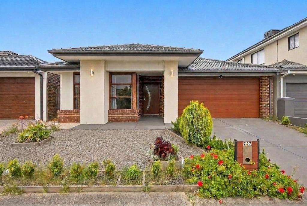242 Duff St, Cranbourne West, VIC 3977