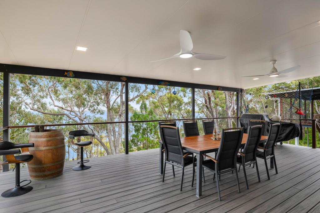 1 Cliff Tce, Macleay Island, QLD 4184